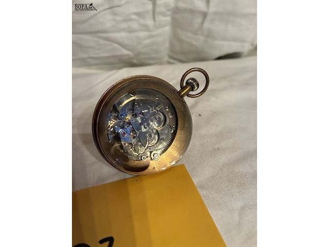 Lot 93 - glazen tafeluurwerk - afbeelding 4 van  4