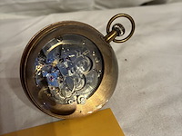 Lot 93 - glazen tafeluurwerk - afbeelding 4 van  4