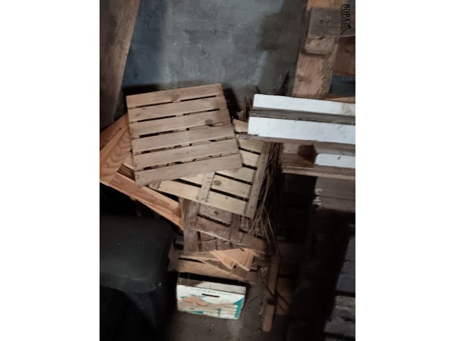 Lot 93 - lot brandhout - afbeelding 2 van  2