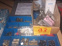 Lot 93 - lot ventielen voor banden - afbeelding 1 van  5