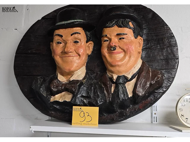 Lot 93 - ovale kader met laurel & hardy in 3d - afbeelding 1 van  4
