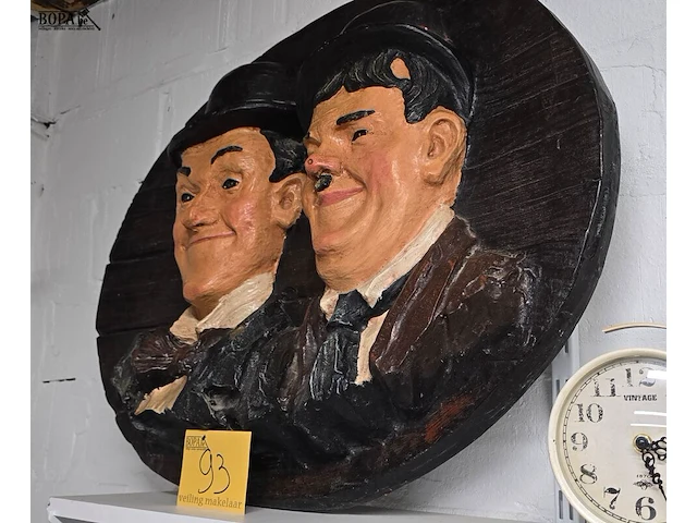 Lot 93 - ovale kader met laurel & hardy in 3d - afbeelding 2 van  4