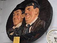Lot 93 - ovale kader met laurel & hardy in 3d - afbeelding 2 van  4
