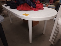 Lot 93 - pvc tuintafel - afbeelding 2 van  3