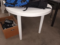 Lot 93 - pvc tuintafel - afbeelding 3 van  3