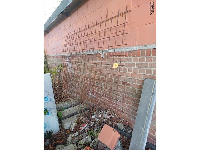 Lot 93 - reststukken betonwapening - afbeelding 1 van  2