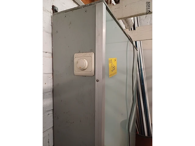 Lot 930 - tafel met lichtbak en wandlichtbak - afbeelding 3 van  5