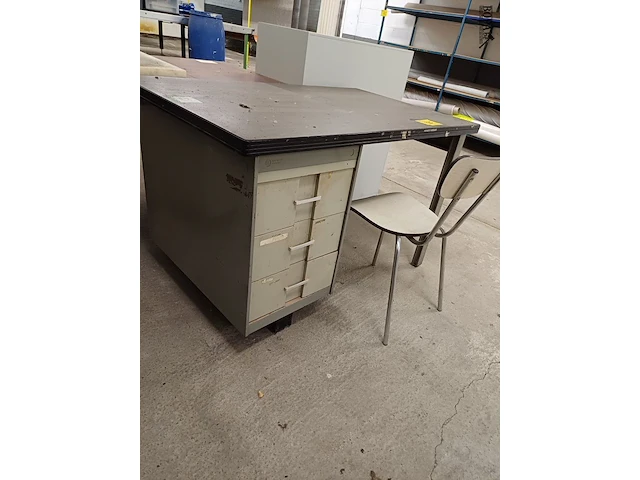 Lot 935 - bureau - afbeelding 2 van  3