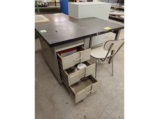 Lot 935 - bureau - afbeelding 3 van  3