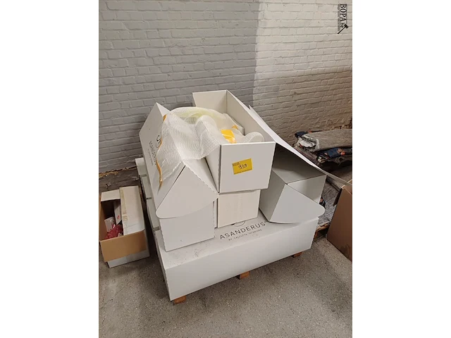 Lot 939 - pallet gordijndoek - afbeelding 1 van  5