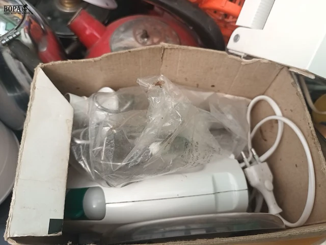 Lot 94 - keukentoestellen en keukengerei. 15 stuks - afbeelding 6 van  6