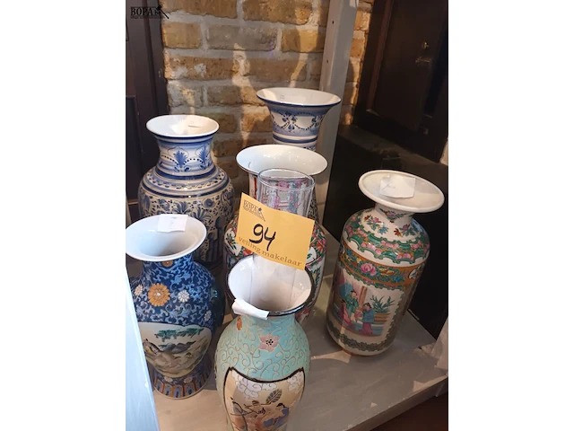 Lot 94 - oosterse vazen. 6 stuks - afbeelding 1 van  5