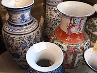Lot 94 - oosterse vazen. 6 stuks - afbeelding 2 van  5