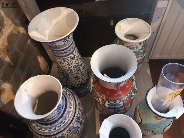 Lot 94 - oosterse vazen. 6 stuks - afbeelding 4 van  5