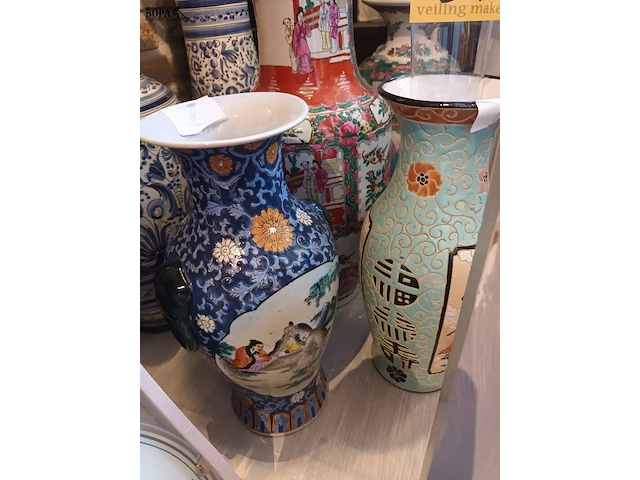 Lot 94 - oosterse vazen. 6 stuks - afbeelding 5 van  5