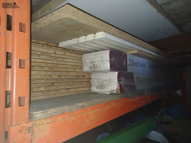 Lot 94 - parket en toebehoren - afbeelding 1 van  2