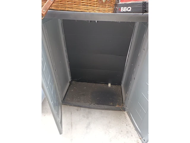 Lot 94 - pvc kast jmu - afbeelding 3 van  4
