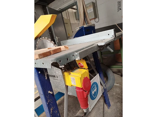 Lot 940 - tafelcirkelzaag met afzuiging - afbeelding 3 van  8