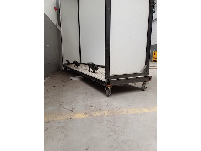 Lot 943 - mobiele lichtbak - afbeelding 5 van  5