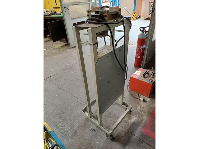 Lot 949 - machine voor verwerken draden en kabels - afbeelding 3 van  4