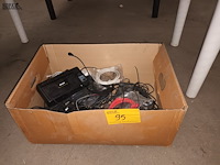 Lot 95 - batterij lader en kabels - afbeelding 1 van  3