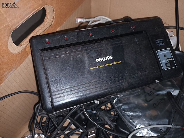 Lot 95 - batterij lader en kabels - afbeelding 3 van  3