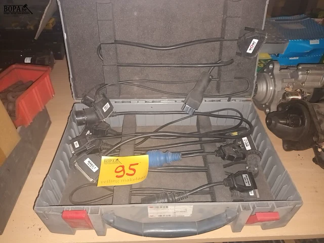 Lot 95 - diagnose kabelkoffer voor truck - afbeelding 1 van  4