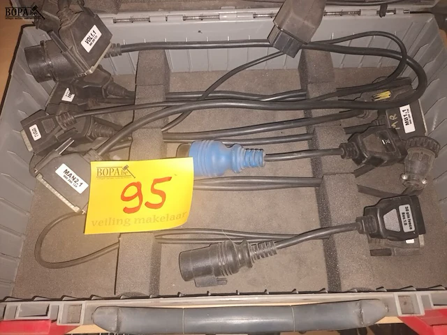 Lot 95 - diagnose kabelkoffer voor truck - afbeelding 2 van  4