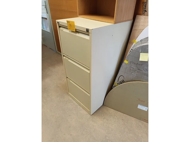 Lot 95 - ladekast en open kastje - afbeelding 2 van  4