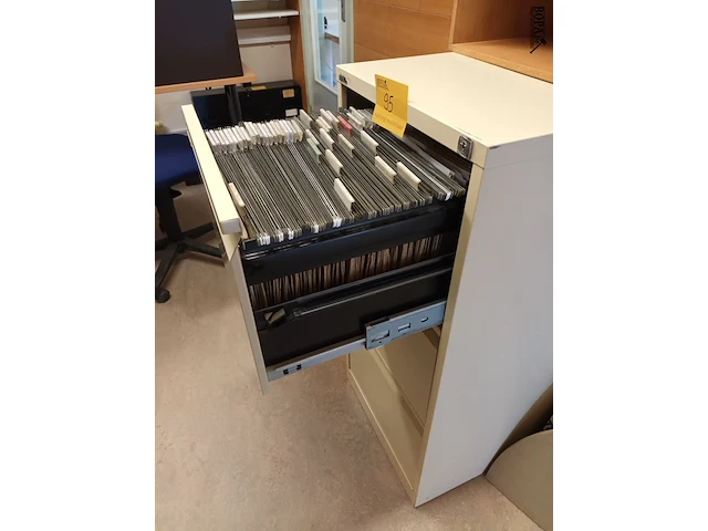 Lot 95 - ladekast en open kastje - afbeelding 4 van  4