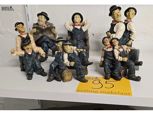 Lot 95 - laurel & hardy beeldjes ong 6 stuks - afbeelding 1 van  4