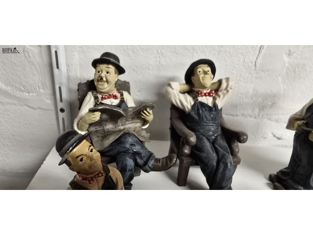 Lot 95 - laurel & hardy beeldjes ong 6 stuks - afbeelding 3 van  4