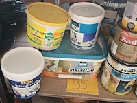 Lot 95 - lot aangebroken potten behanglijm, instant filler, lak verni - afbeelding 3 van  3