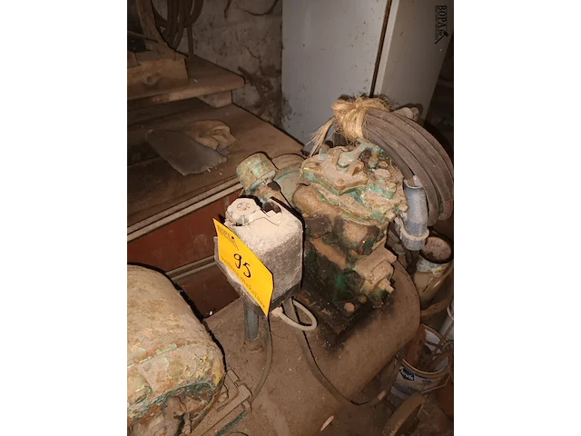 Lot 95 - oude compressor - afbeelding 3 van  3