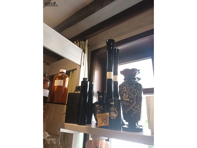 Lot 95 - zwarte vazen. 10 stuks - afbeelding 1 van  3