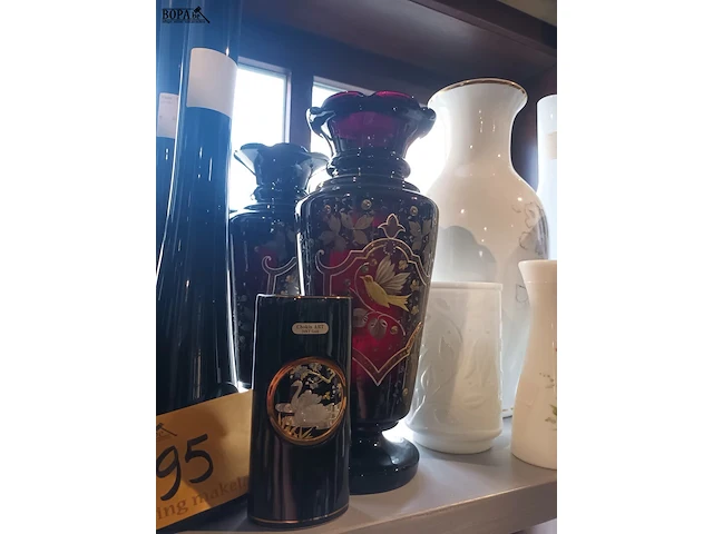 Lot 95 - zwarte vazen. 10 stuks - afbeelding 2 van  3