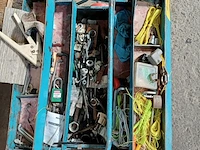 Lot 951 - werkbank met inhoud - afbeelding 3 van  3