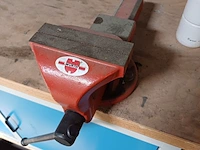 Lot 955 - werkbank met laden en kasten - afbeelding 2 van  3