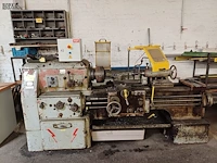 Lot 956 - draaibank met toebehoren - afbeelding 1 van  10
