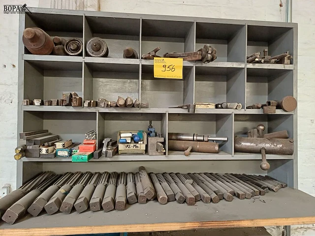 Lot 956 - draaibank met toebehoren - afbeelding 10 van  10