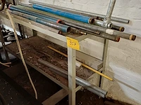Lot 957 - rek met buizen. 2 stuks - afbeelding 2 van  4