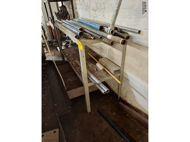 Lot 957 - rek met buizen. 2 stuks - afbeelding 3 van  4