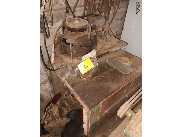 Lot 96 - antieke werkmachine - afbeelding 1 van  3