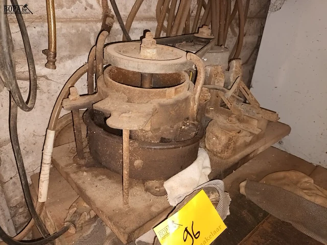 Lot 96 - antieke werkmachine - afbeelding 2 van  3