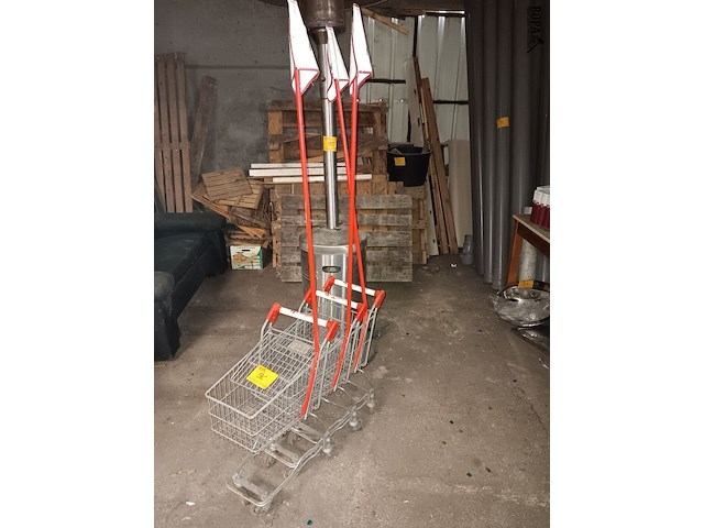 Lot 96 - kinderwinkelkarretjes. 3 stuks - afbeelding 1 van  1