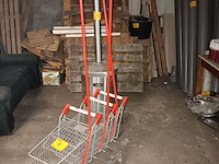 Lot 96 - kinderwinkelkarretjes. 3 stuks - afbeelding 1 van  1