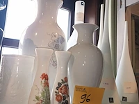 Lot 96 - witte vazen. 9 stuks - afbeelding 1 van  3