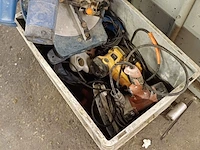 Lot 963 - bak met elektrisch gereedschap - afbeelding 1 van  4