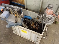 Lot 963 - bak met elektrisch gereedschap - afbeelding 2 van  4