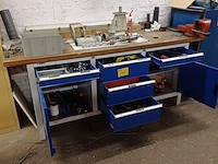 Lot 967 - werkbank met inhoud - afbeelding 12 van  12
